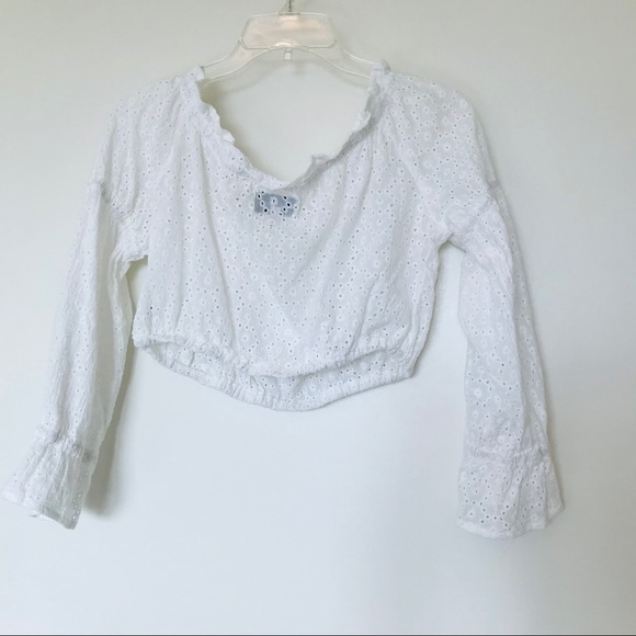 White eyelet crop top with flair wrist - Picture 3 of 5